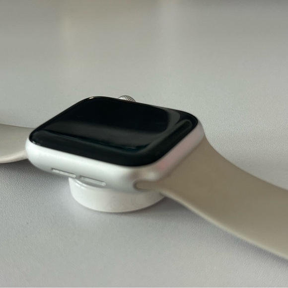 Apple Watch SE 40mm - Picture 3 of 7